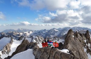 O‘zbekistonlik alpinistlar ilk bor O‘zbekistondagi eng baland cho‘qqiga ko‘tarildi