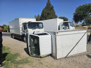 Toshkent viloyatida Isuzu bilan toʻqnashgan Labo agʻdarilib ketdi