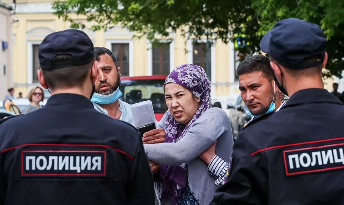 Rossiyada IIVga sud qarorisiz xorijliklarni deportatsiya qilish huquqi berildi