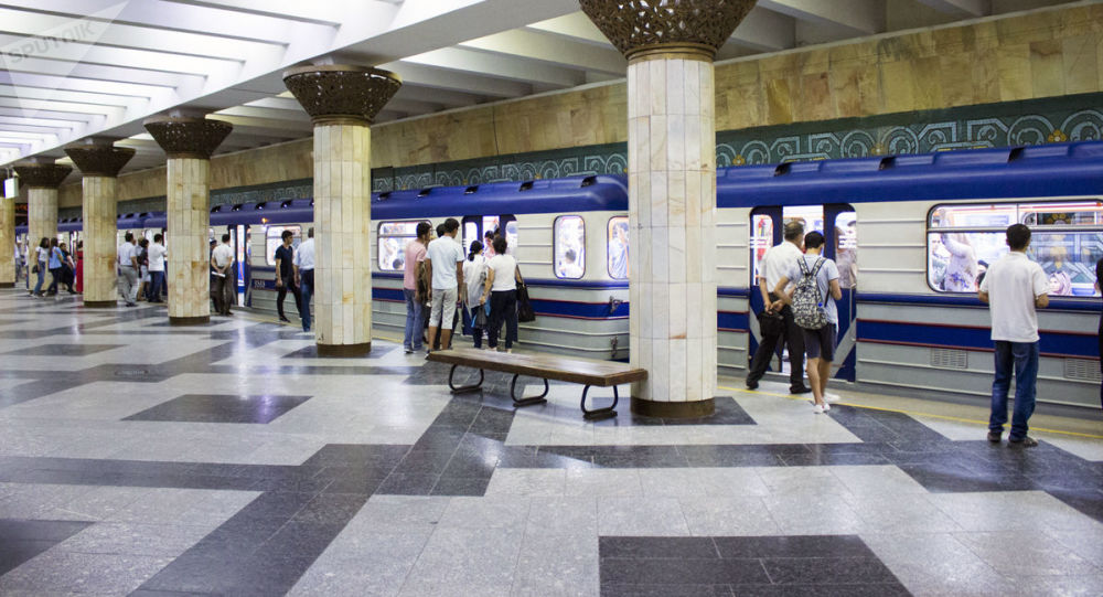 “Toshkent metropoliteni” yo‘lovchilardan tezroq harakat qilishni so‘radi