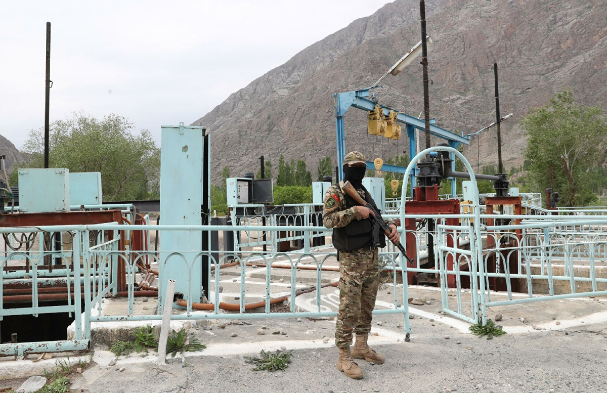 Кыргызстан усилил охрану на границе с Таджикистаном