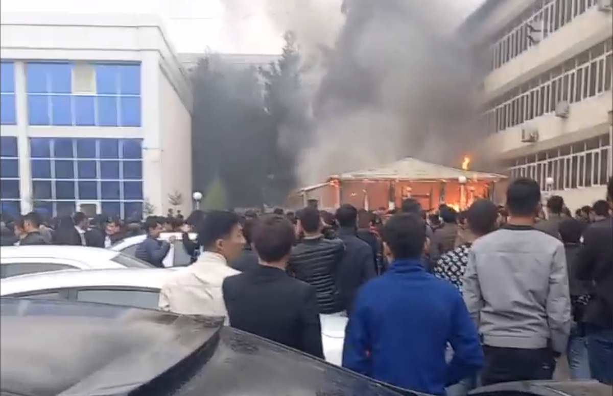 В Ташкентском политехническом университете произошел пожар — видео