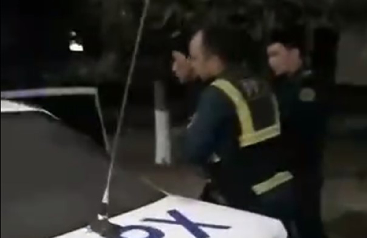 В Ташкенте сотрудники ГУВД силой затолкали гражданина в служебную машину — видео