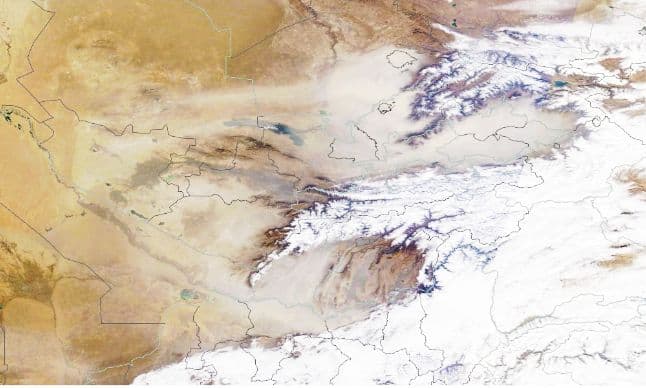 Спутник запечатлел пыльно-песчаную мглу, наблюдавшуюся в Узбекистане — фото