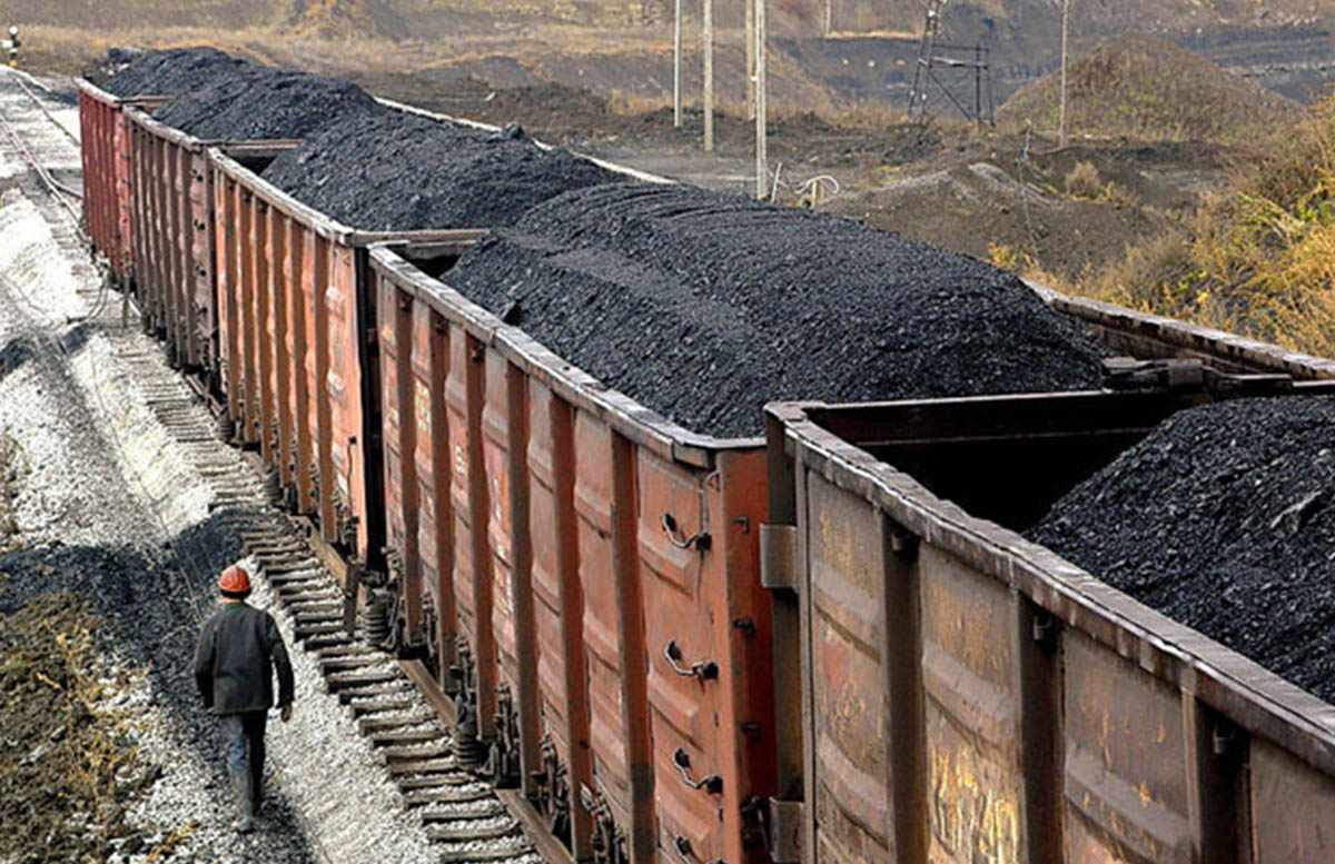 В Самарканде двое пытались украсть более 800 кг угля из поезда