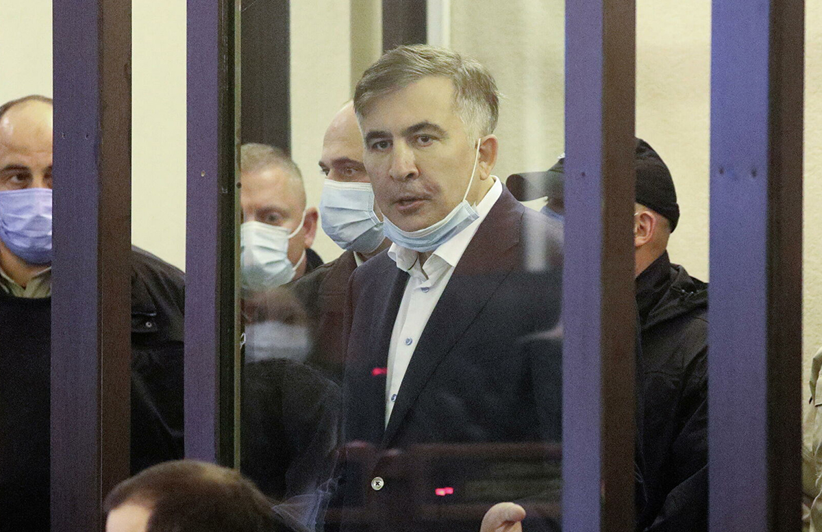 Михаила Саакашвили увезли из суда на реанимобиле