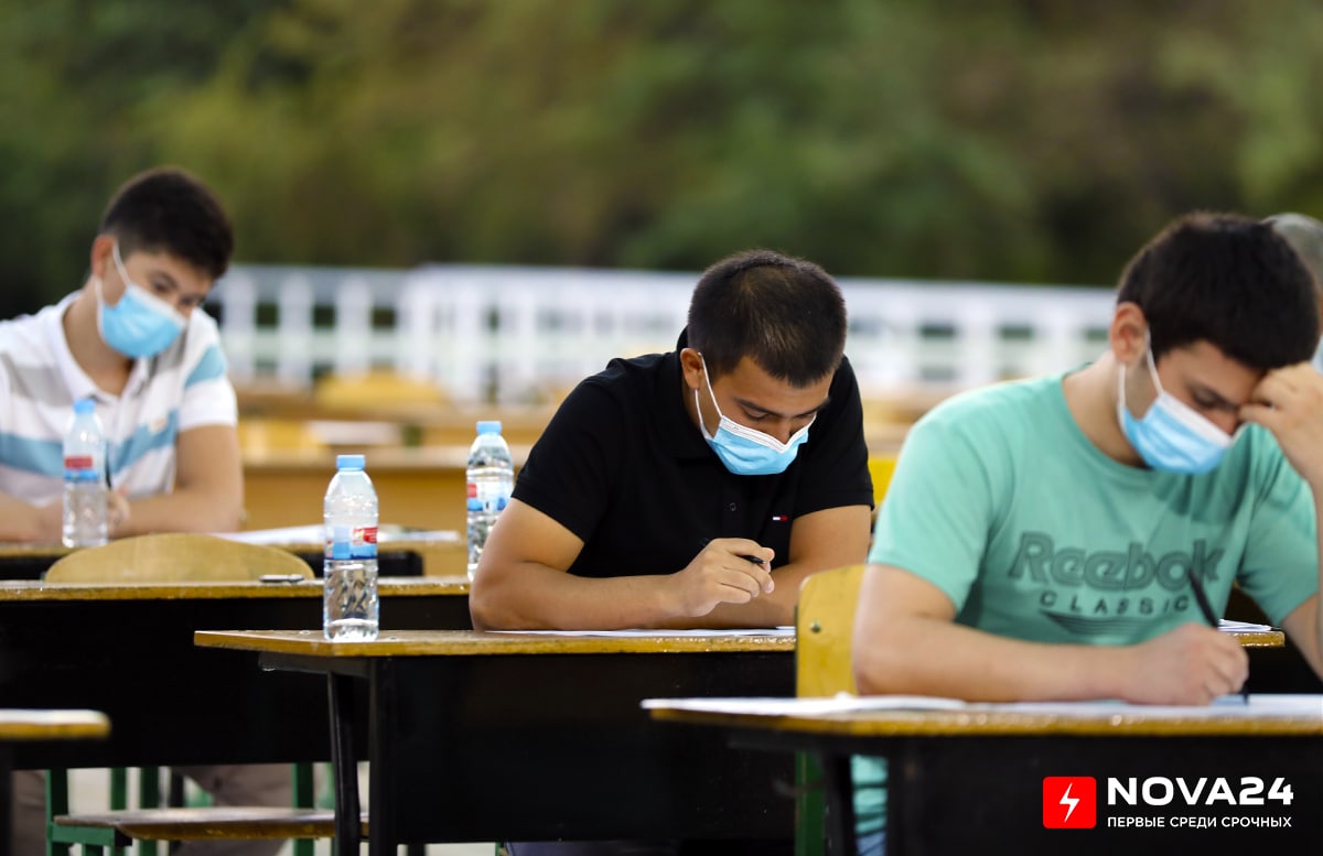 В Узбекистане оценили знания выпускников вузов и определили лучшие учебные заведения