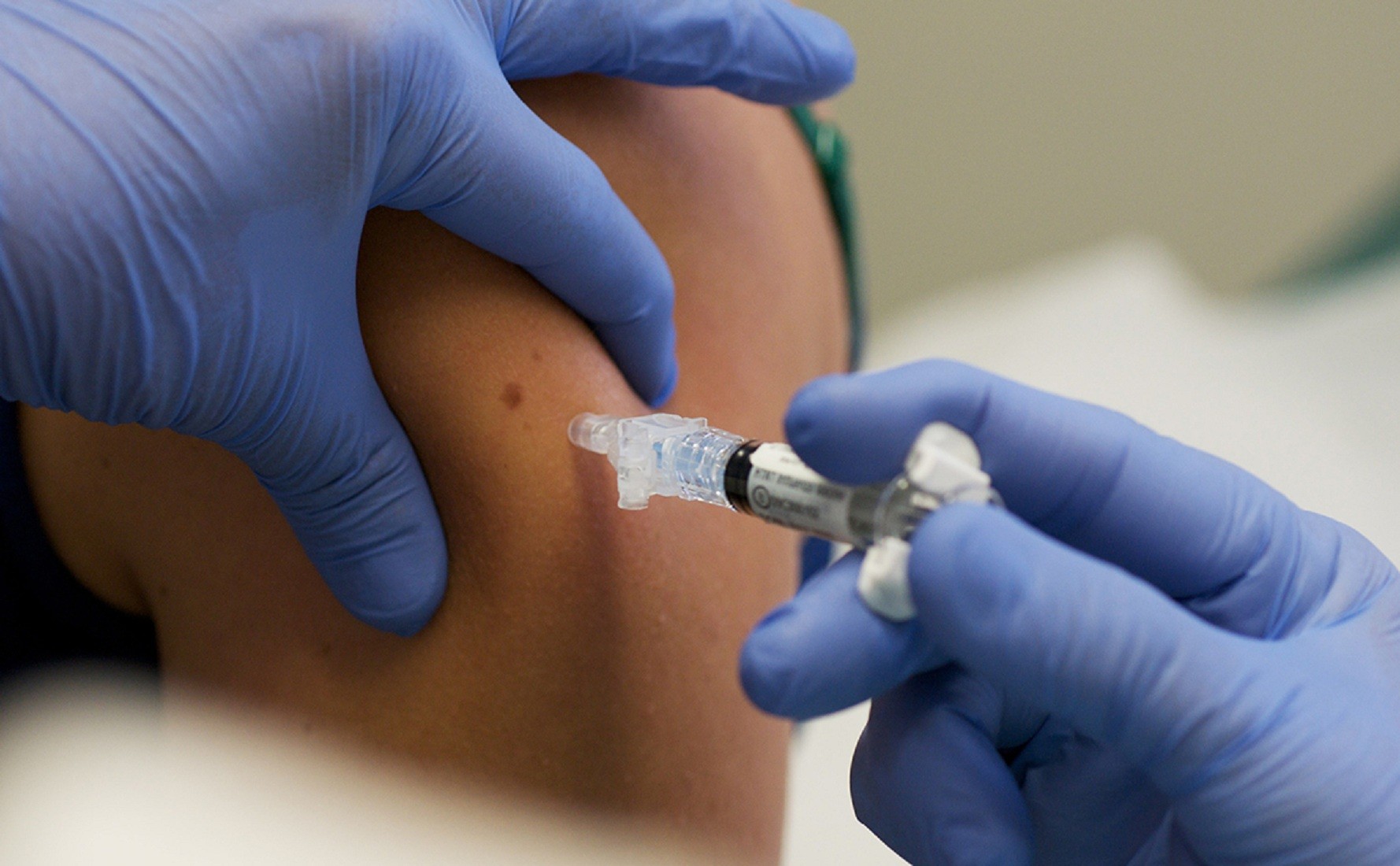 Техасские ученые выявили, что эффективность вакцин против коронавируса снизилась