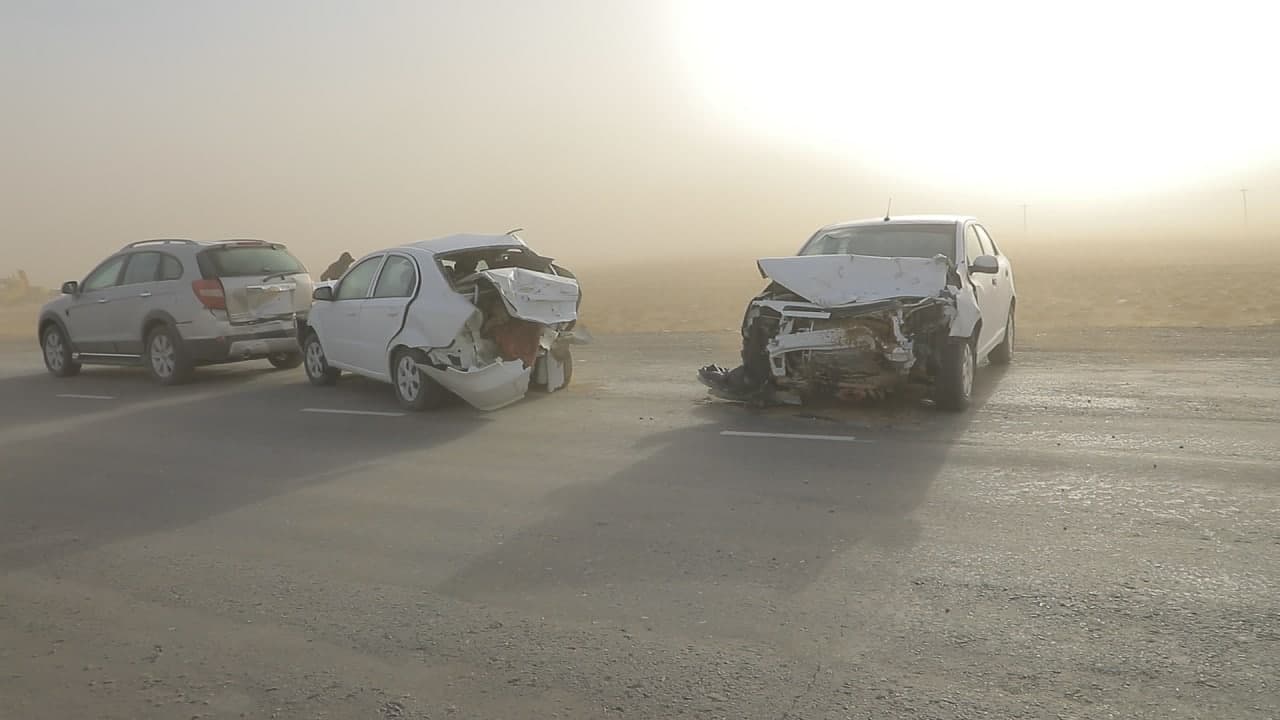 В Навои из-за пыльной бури произошло ДТП с участием трех легковушек