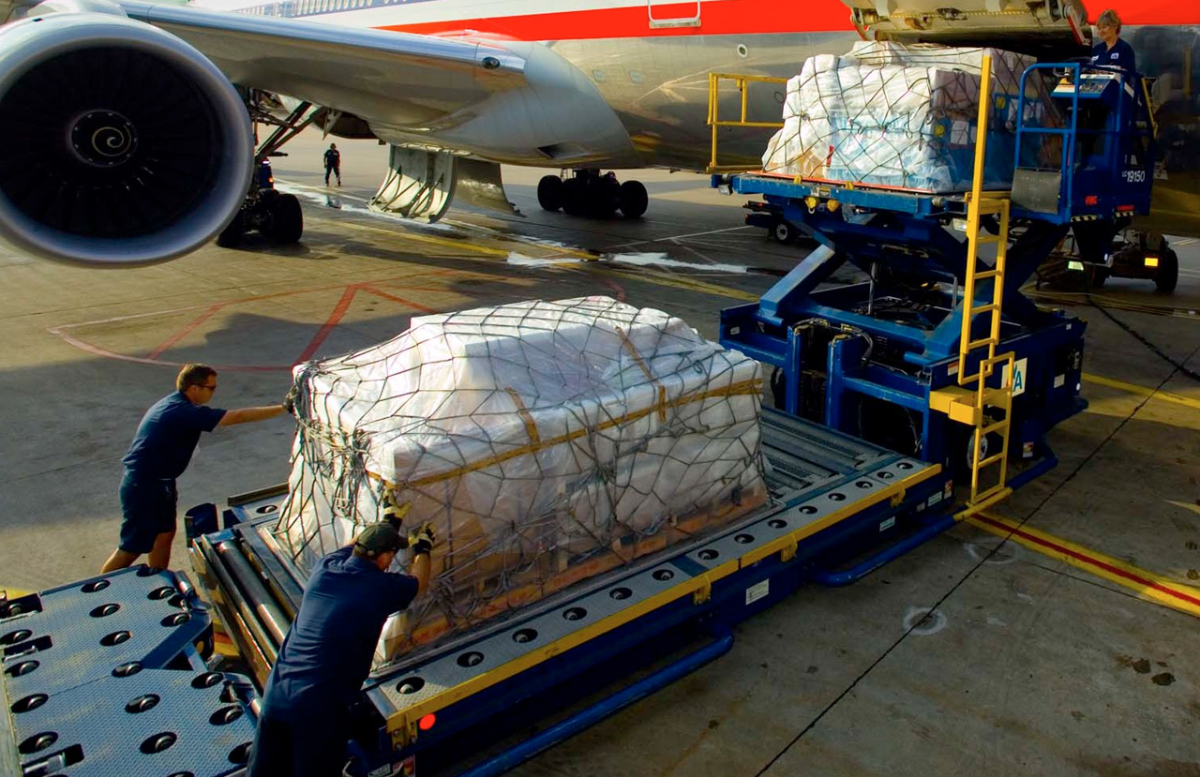 В Узбекистане решили упростить документооборот для авиаперевозок грузов