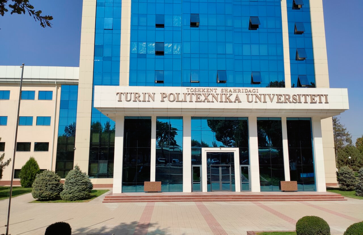 Одним ударом: У ворот Туринского университета убили студента