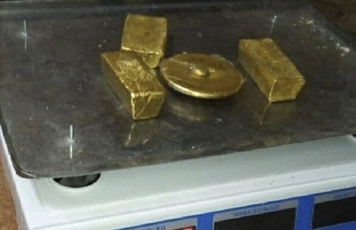 В Навои задержали контрабандиста перевозившего 2,3 килограмма золота