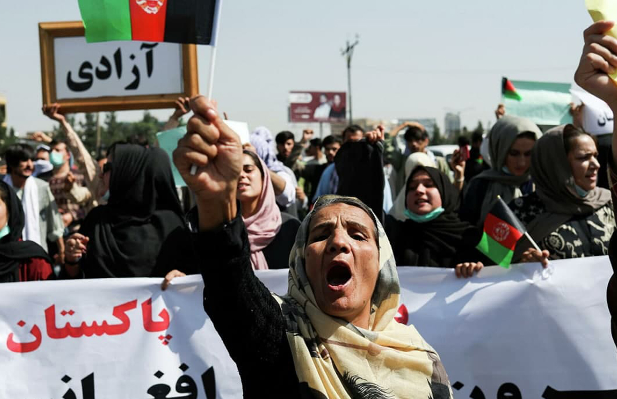 СМИ: В Кабуле женщины проводят демонстрацию на фоне экономических проблем страны
