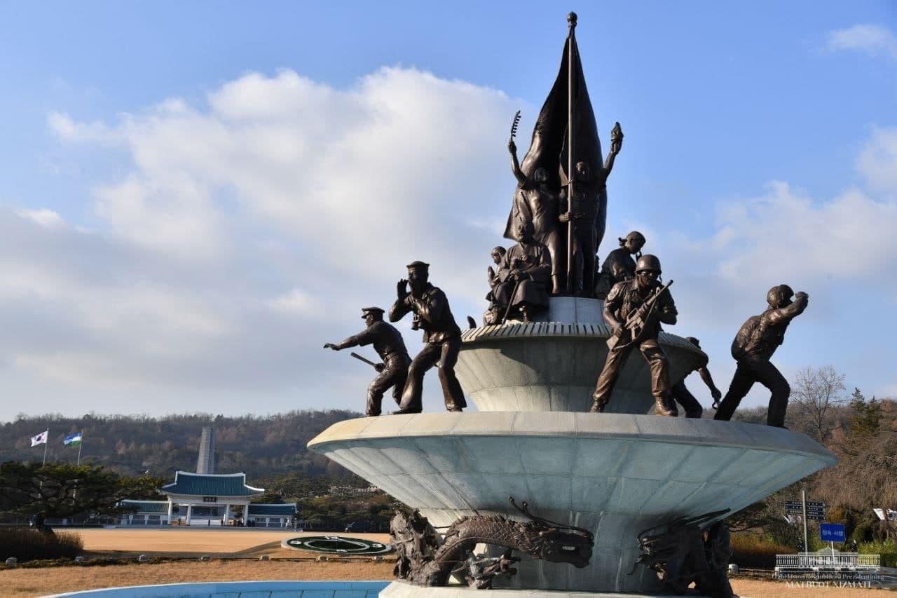 Мирзиёев почтил память корейских патриотов — фото