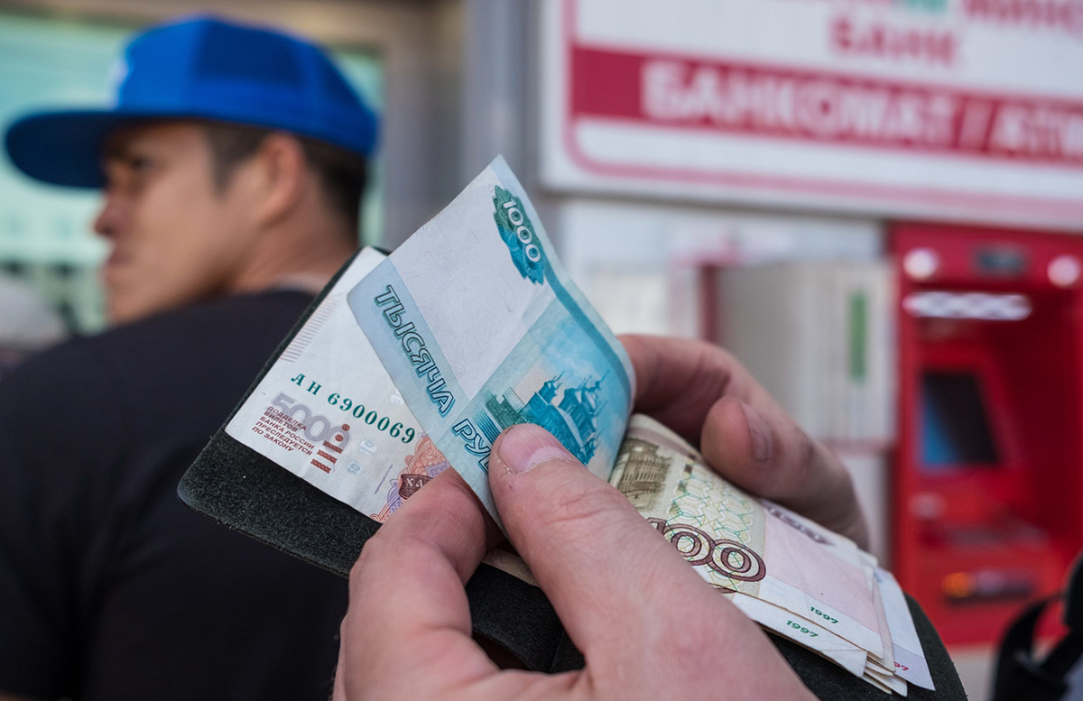 Узбекистан стал лидером по объему денежных переводов из России среди стран СНГ