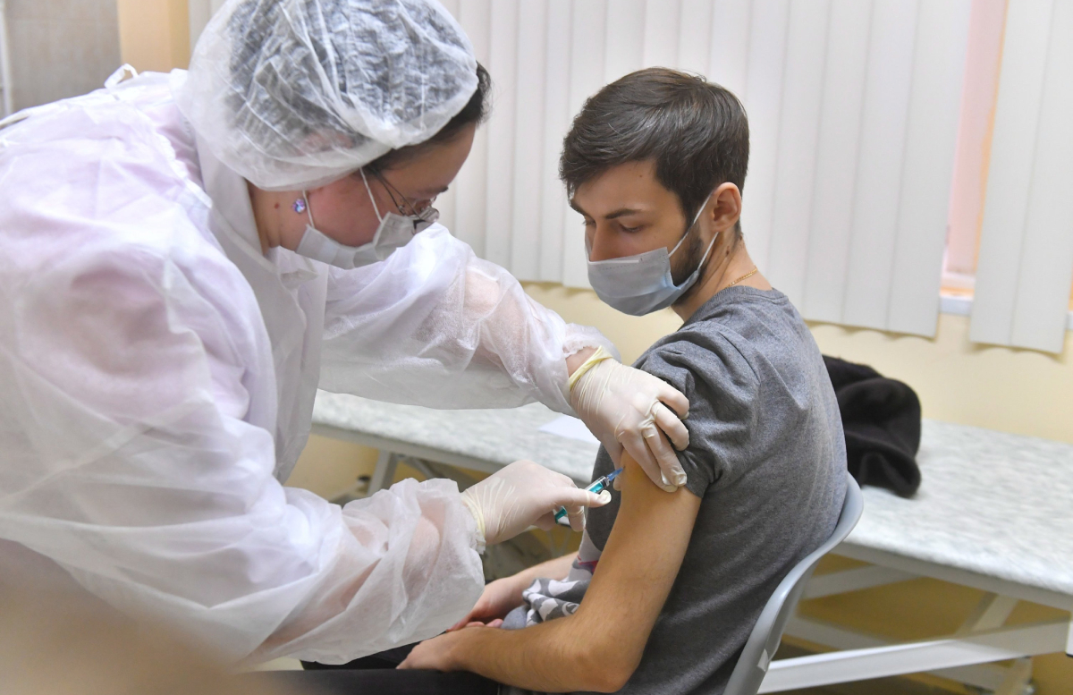За сутки свыше 200 тысяч узбекистанцев привились от коронавируса — статистика