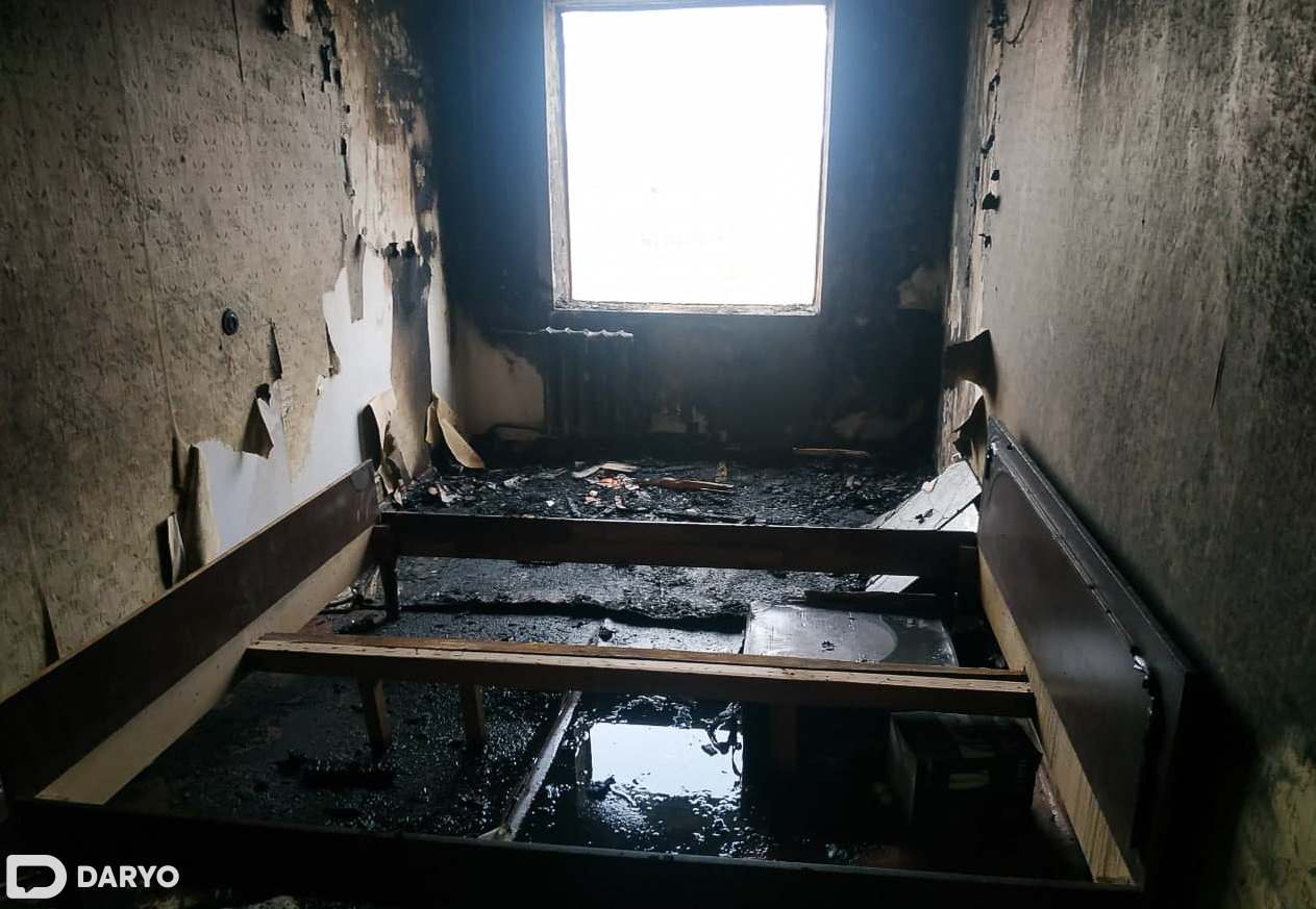 В Самарканде школьник уснул за уроками при свечах и спалил квартиру
