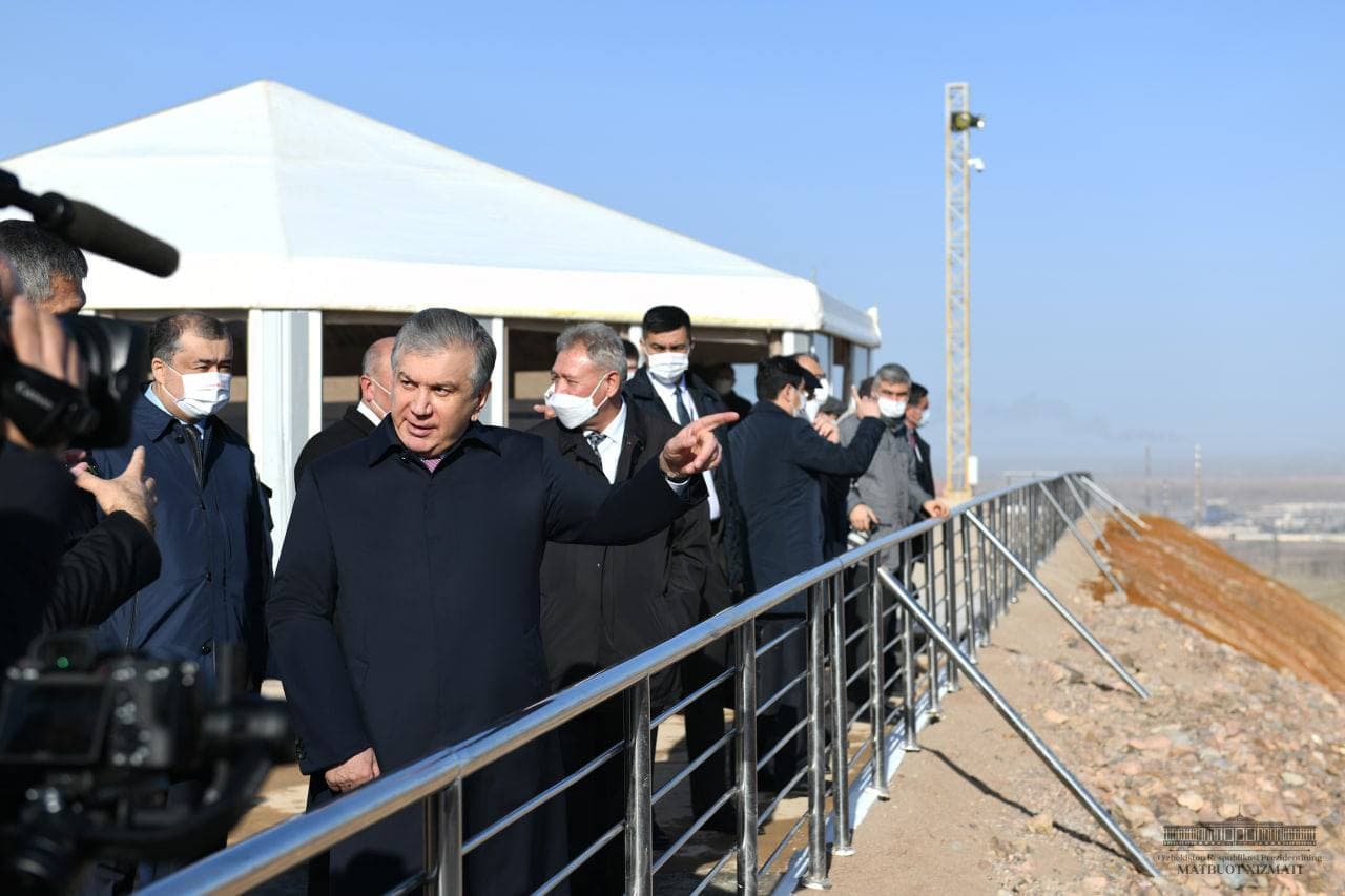 Президент посмотрел на строительство новой медно-обогатительной фабрики Алмалыка