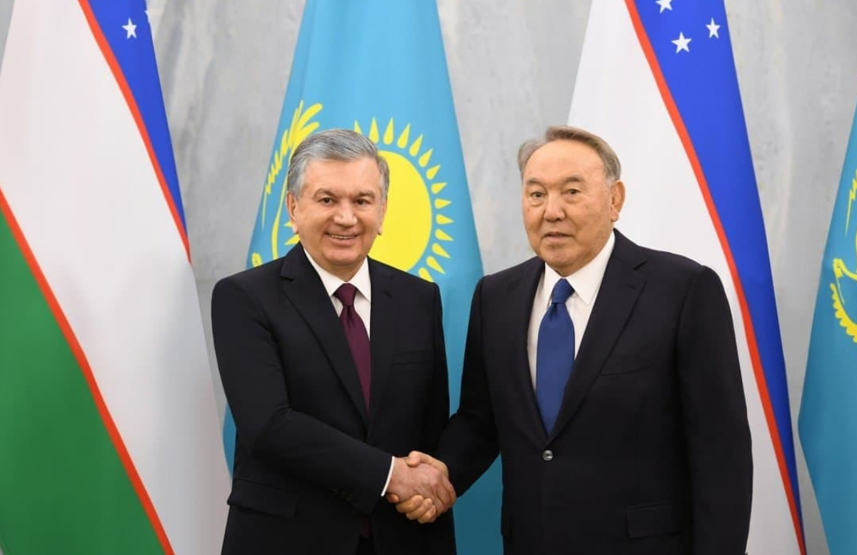 Мирзиёев провел встречу с Назарбаевым