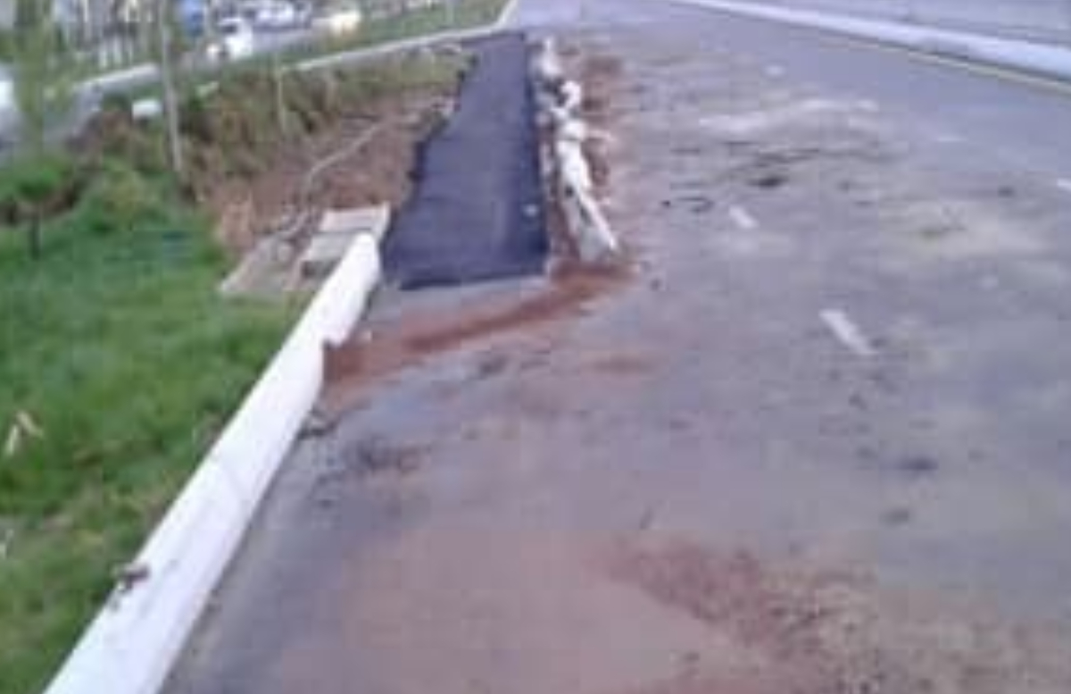 В Ташкенте на чиновников завели уголовное дело по факту обвала участка дороги