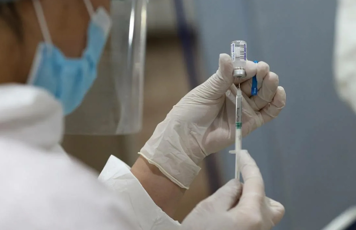 Свыше 180 тысяч узбекистанцев привились за сутки от коронавируса
