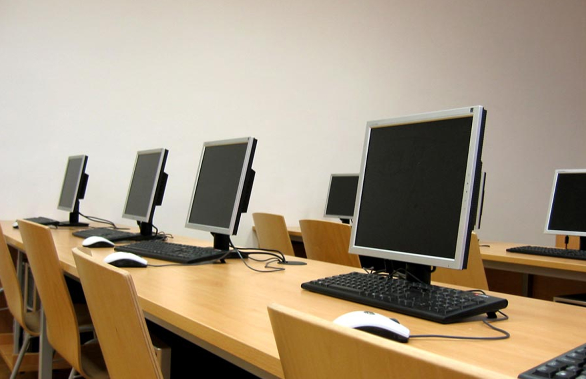 Названо количество компьютерных классов имеющихся в школах Узбекистана