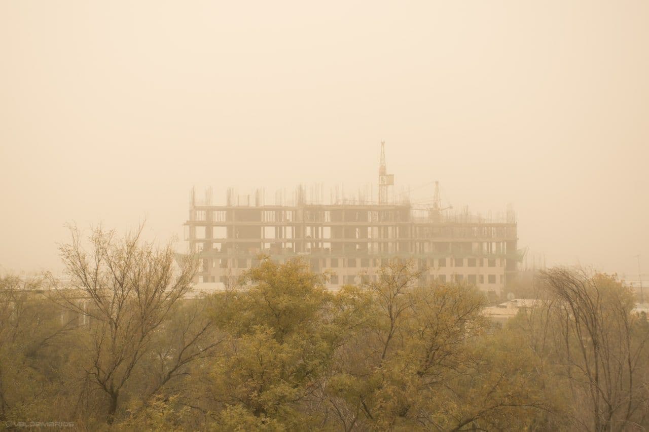 Пыльные бури и поднятие пыльной мглы: о погоде на 2 декабря