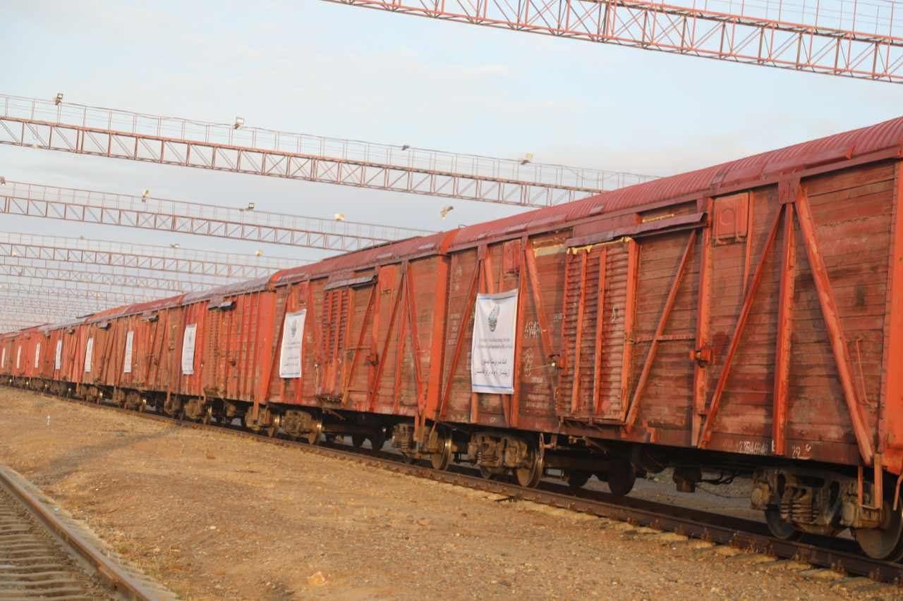 Узбекистан направил 63 вагона с гуманитарной помощью Афганистану