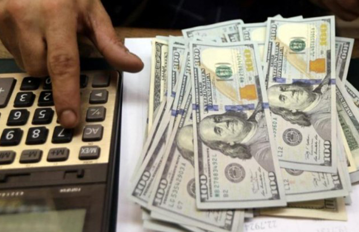 Несколько банков Узбекистана повысили курс доллара
