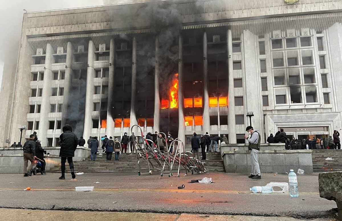 МИД Узбекистана отреагировал на массовые беспорядки в Казахстане