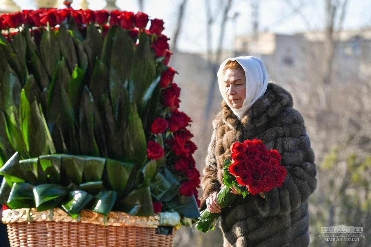 Шавкат Мирзиёев почтил память Ислама Каримова — фото