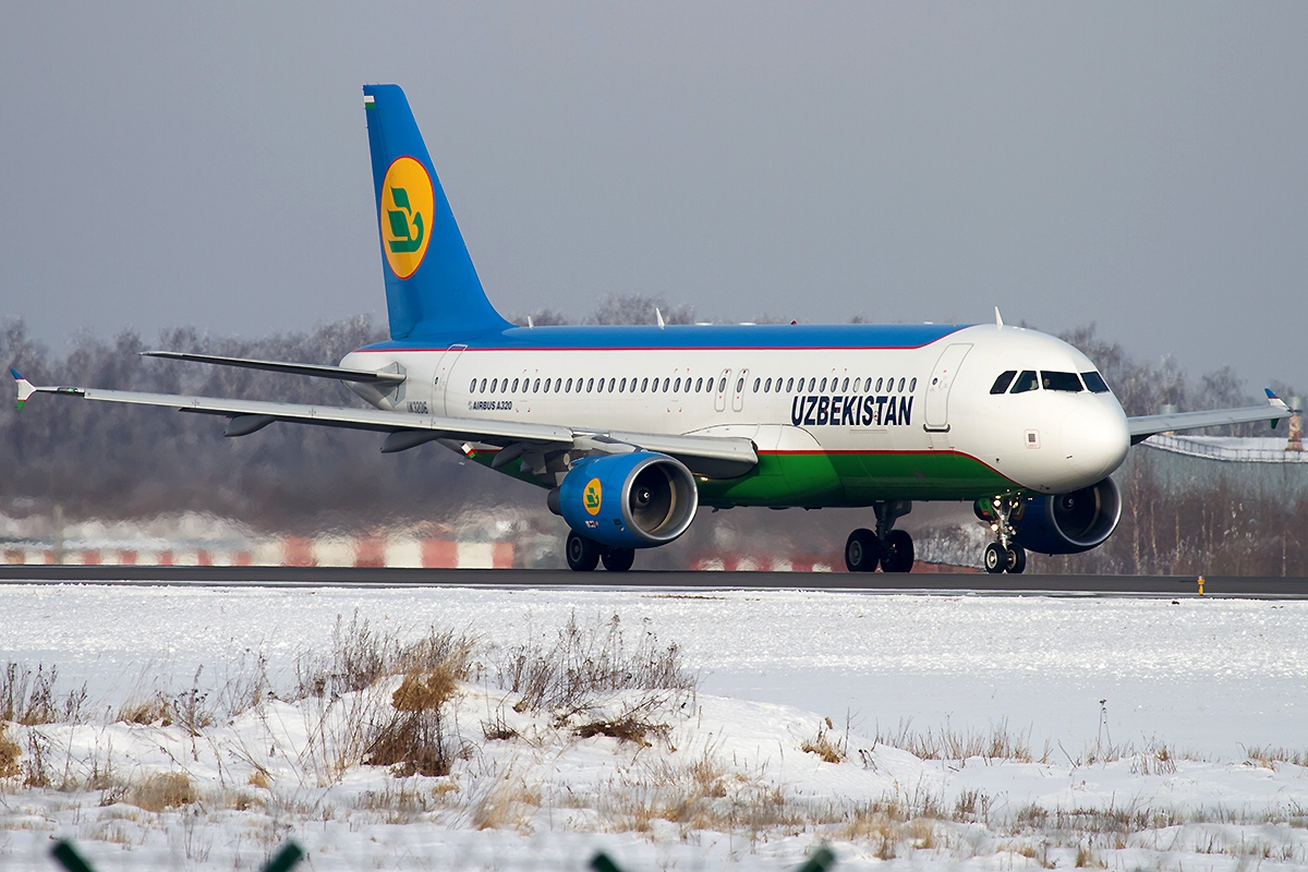 Самолет Uzbekistan Airways экстренно приземлился из-за умирающего на борту пассажира