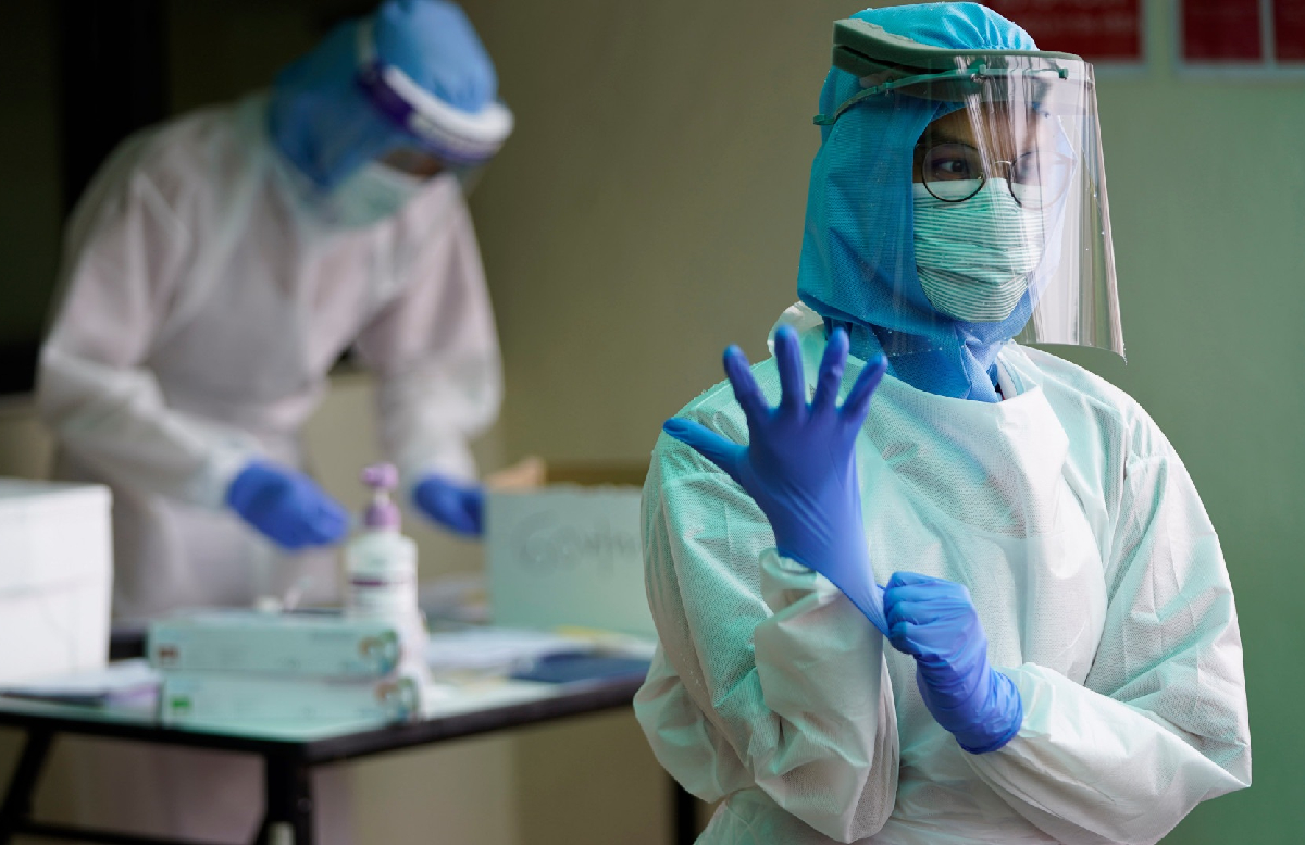 Российский врач оценил риск повторного заражения коронавирусом после «омикрон»