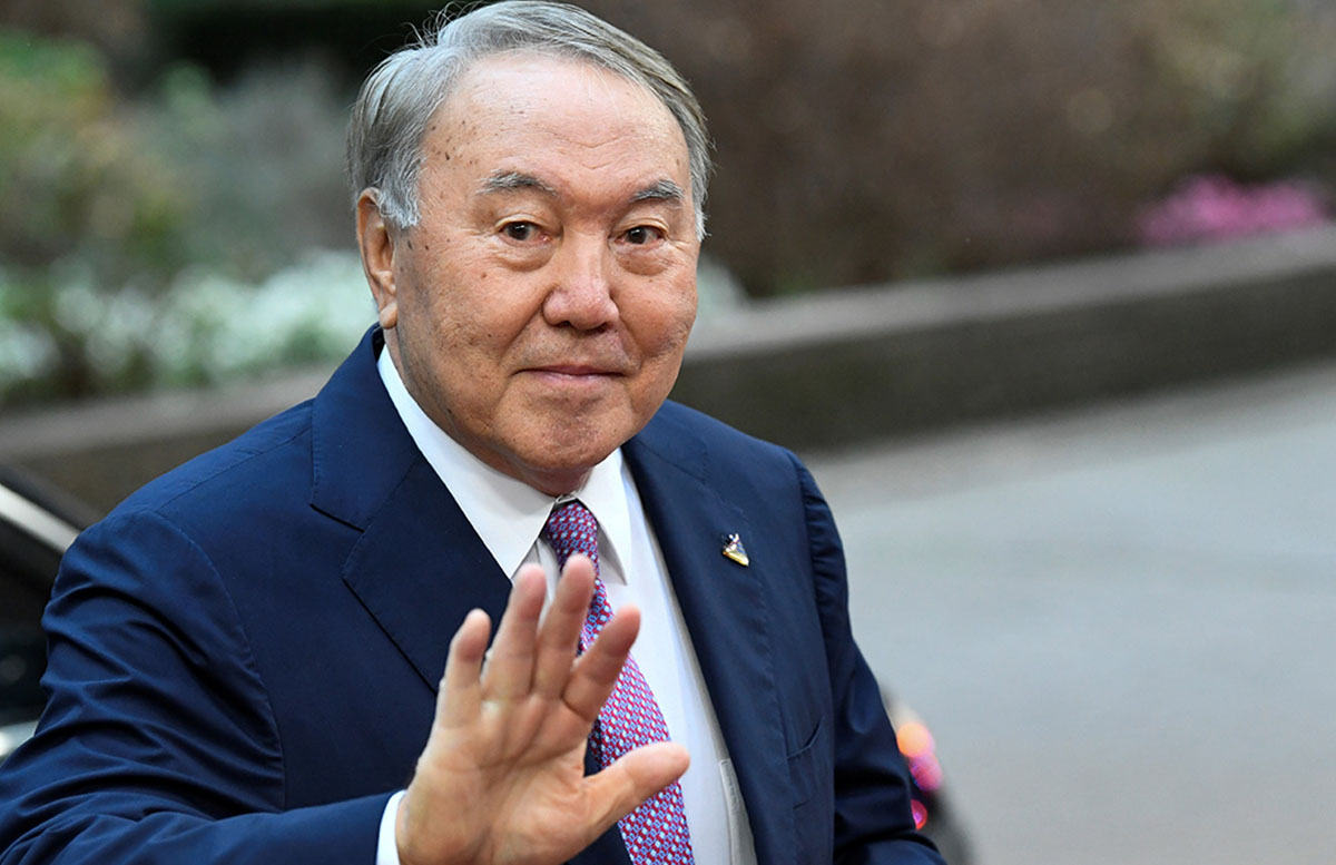 Назарбаев находится в Нур-Султане и поддерживает связь с Токаевым