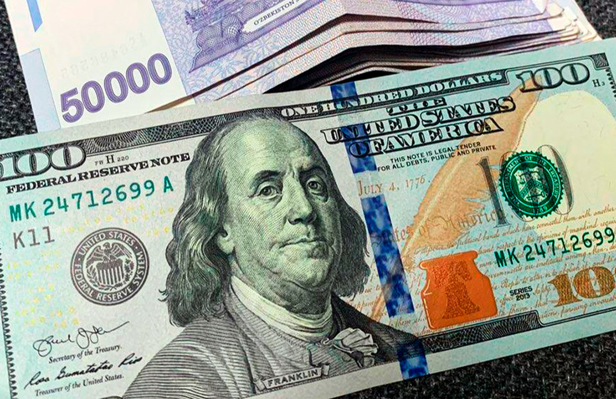 В Андижане задержали троих мужчин при продаже фальшивых долларов