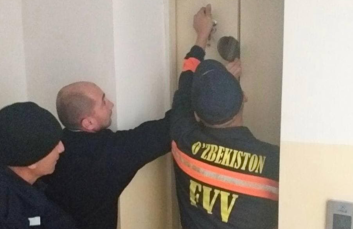 Жители застряли в лифтах многоквартирных домов из-за отключения электричества