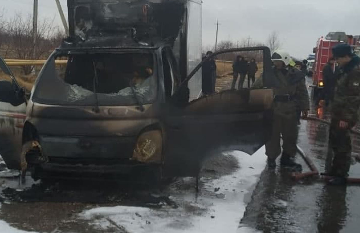 В Бухарской области грузовик сгорел дотла — видео
