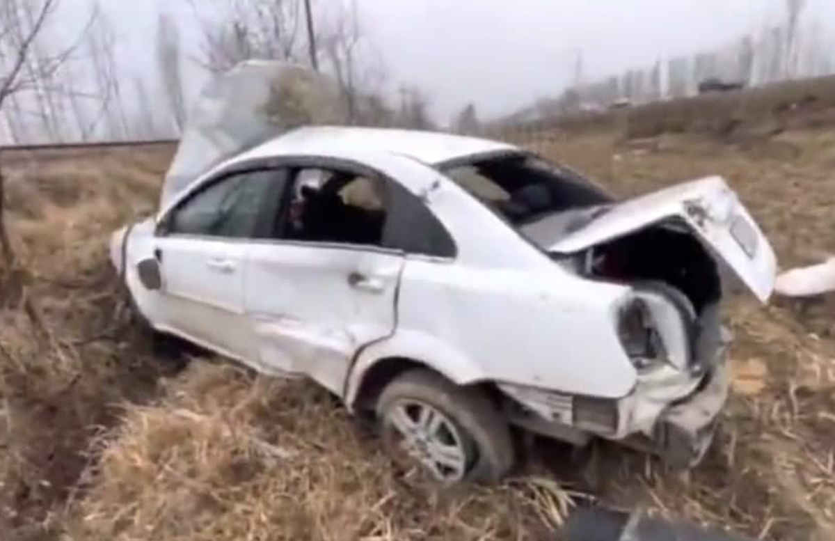 В Ферганской области водитель Lacetti потеряв управление съехал с дороги