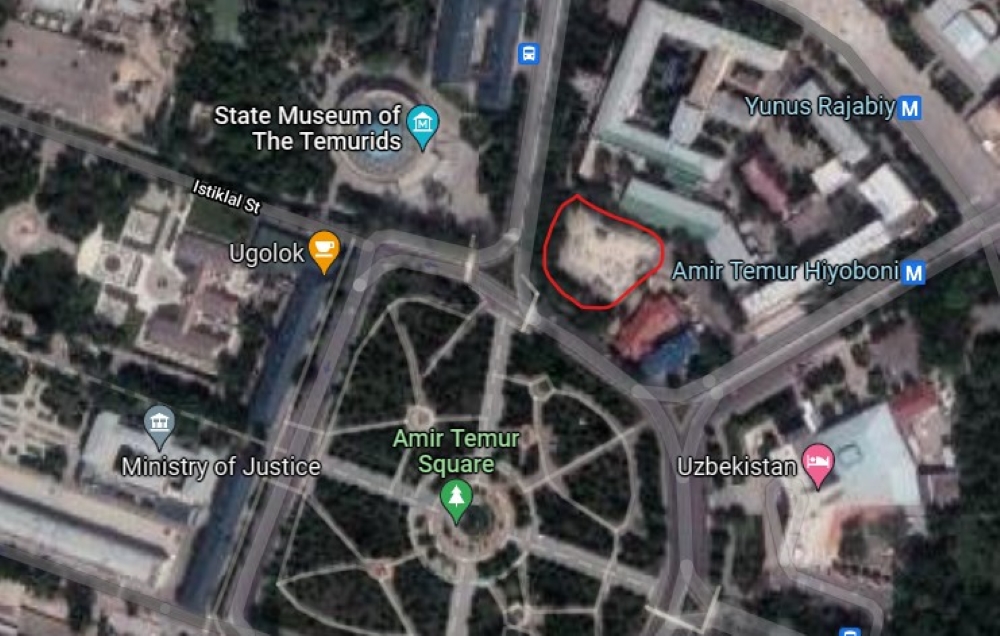 В центре Ташкента простаивает разбитый фонтан, не дождавшийся благоустройства