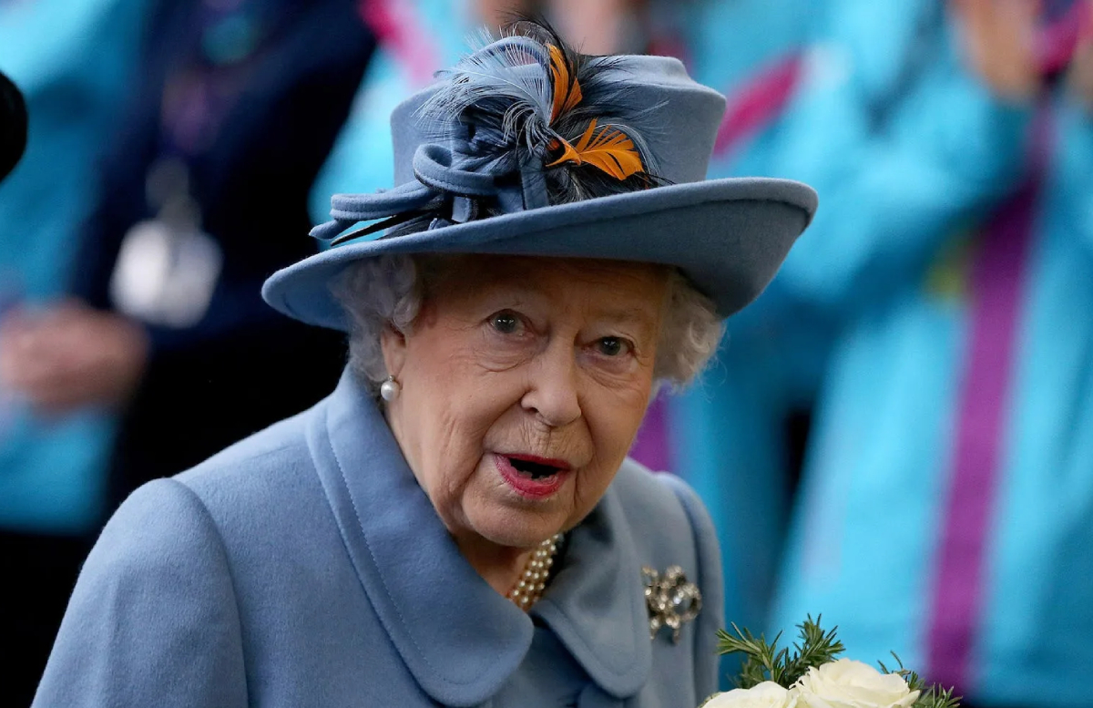 95-летняя Елизавета II заразилась коронавирусом