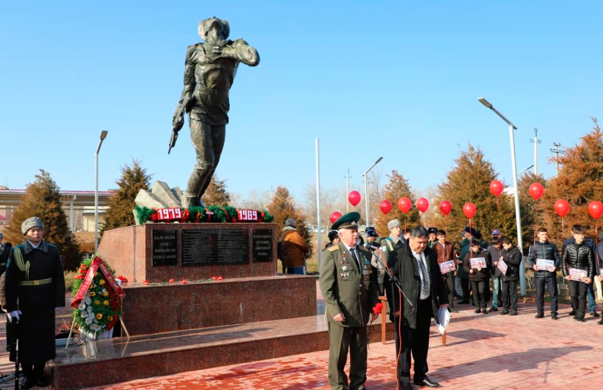 В Чирчике почтили память войнов-афганцев