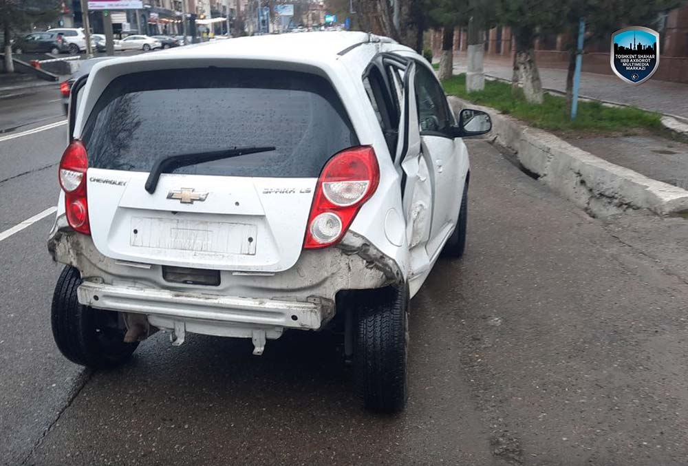 В Ташкенте произошло крупное ДТП с участием трех автомобилей: есть погибшие