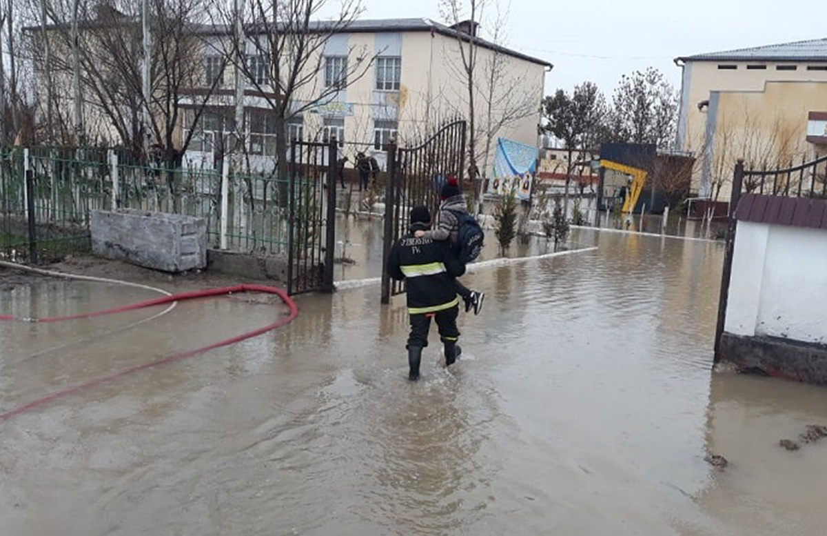 В Сырдарье затопило более ста домов