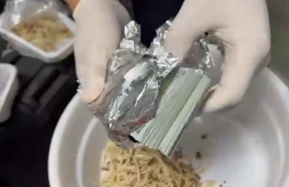 «Узбекская кухня»: В Ташкентском аэропорту таможенники нашли стони тысяч долларов в нарыне, шашлыке и пахлаве — видео