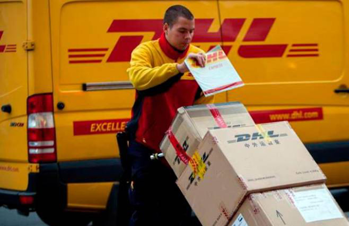 DHL остановила отправку грузов и документов в Россию и Беларусь