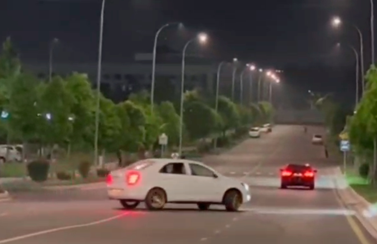 Несколько водителей решили «подрифтовать» в центре Ташкента — видео