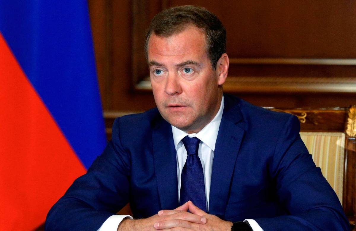 Медведев назвал власти Украины «уродцами»
