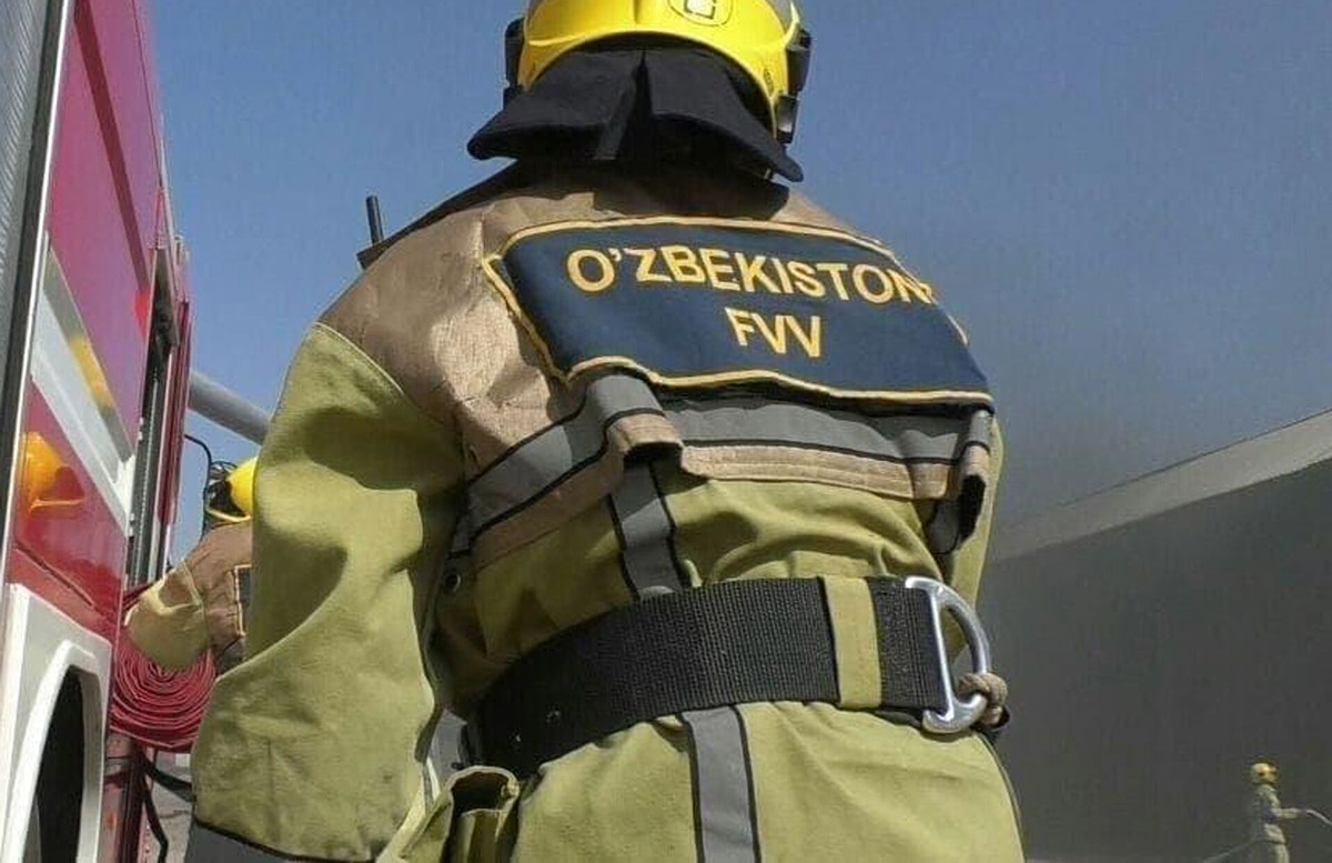 В Самаркандской области загорелся автотракторный парк