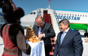 Премьер-министр Узбекистана прилетел на переговоры в Кыргызстан