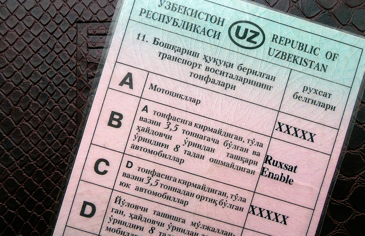 В Минюсте рассказали, сколько узбекистанцев до сих пор катаются со старыми правами